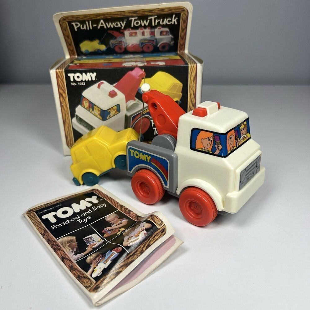 Tomy Pull-Away Toy Tow Truck Vintage 1984 No. 1043 Complete With Box & Booklet